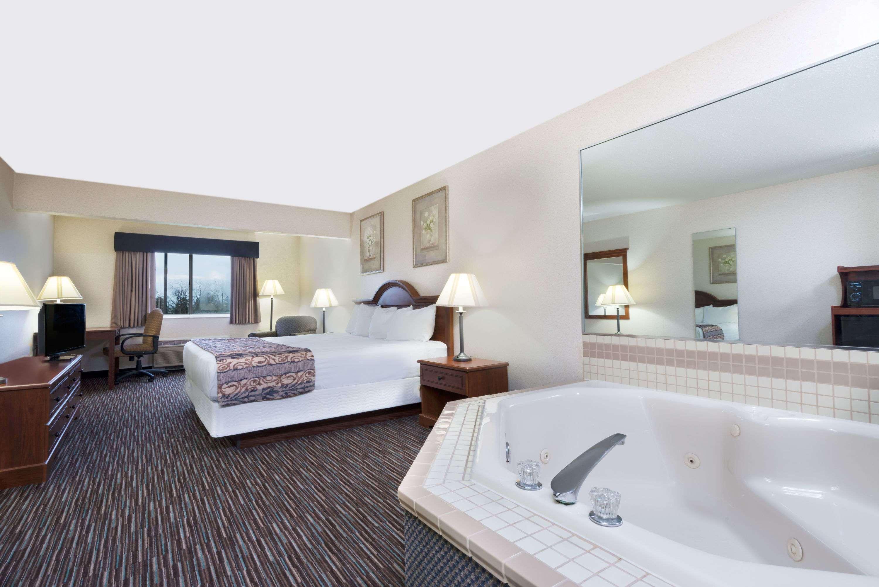 Hotel Baymont By Wyndham Columbus/Rickenbacker Exteriér fotografie